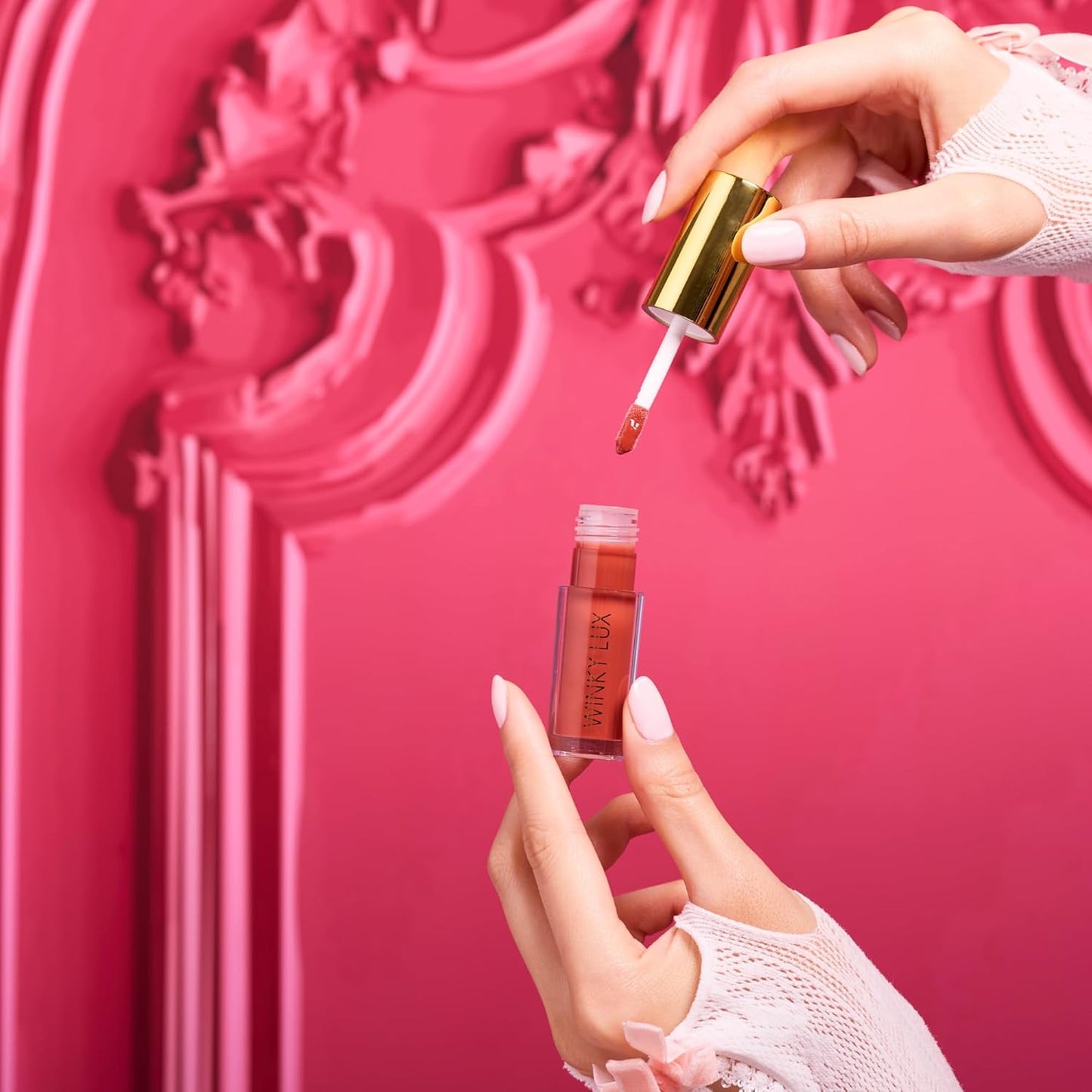 Winky Lux Swoon Very There Lip Oil - Hydrating Nude Brown Tint with Jojoba Oil, Non-Sticky Glossy Lip Oil, Natural Beige Gloss for Juicy Lips & Soft Vanilla Scent